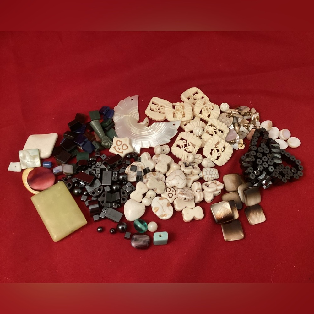269 grams of mixed material beads
